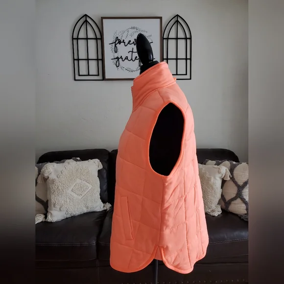 Lou & Grey Signature Soft Coral Pink Quilted Vest Size M Boho Chic Classic - Picture 10 of 12